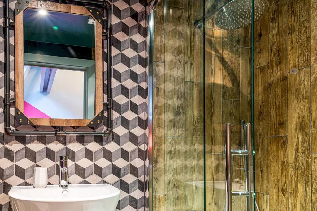 Style & Opulence In Georgian Chapel W Parking Apartman Bath Kültér fotó